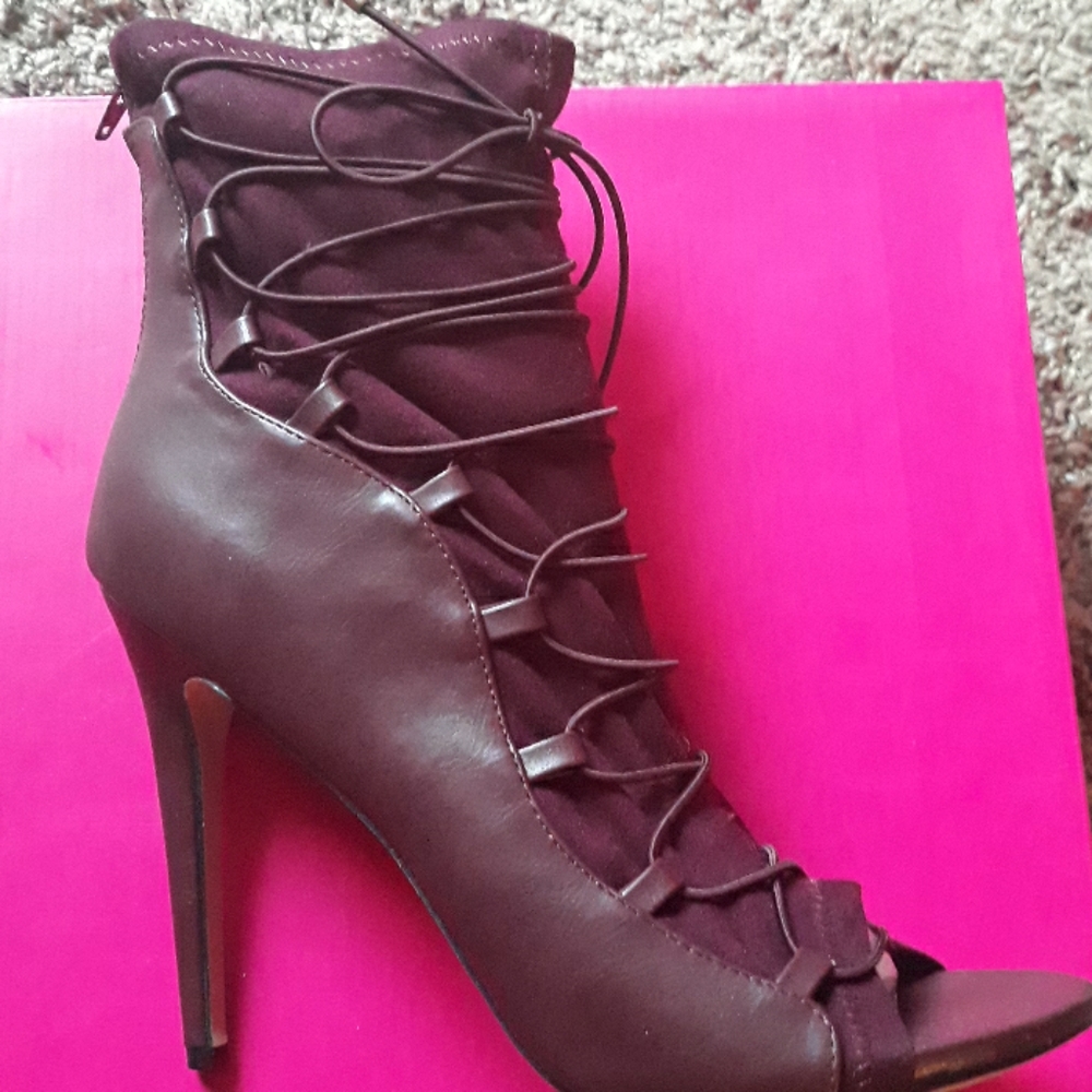 New Make an offer. Must sell today! Size 12 Heels